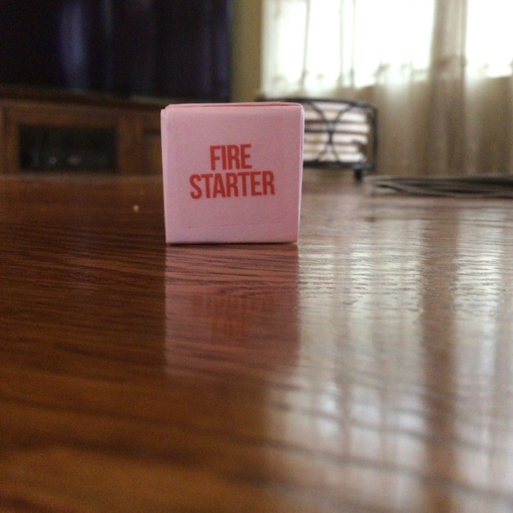 Jeffree Star Velvet Trap in Fire Starter Lipstick .12 oz - Picture 6 of 6